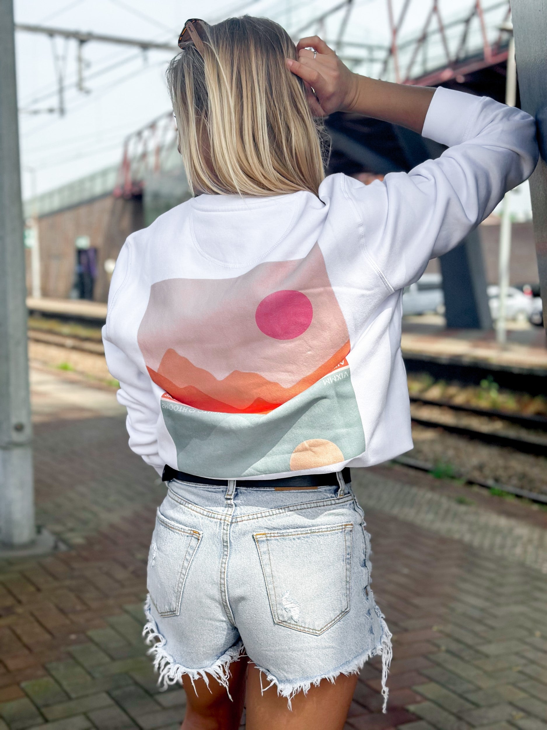 White Crew / Mountains Front+Back Women