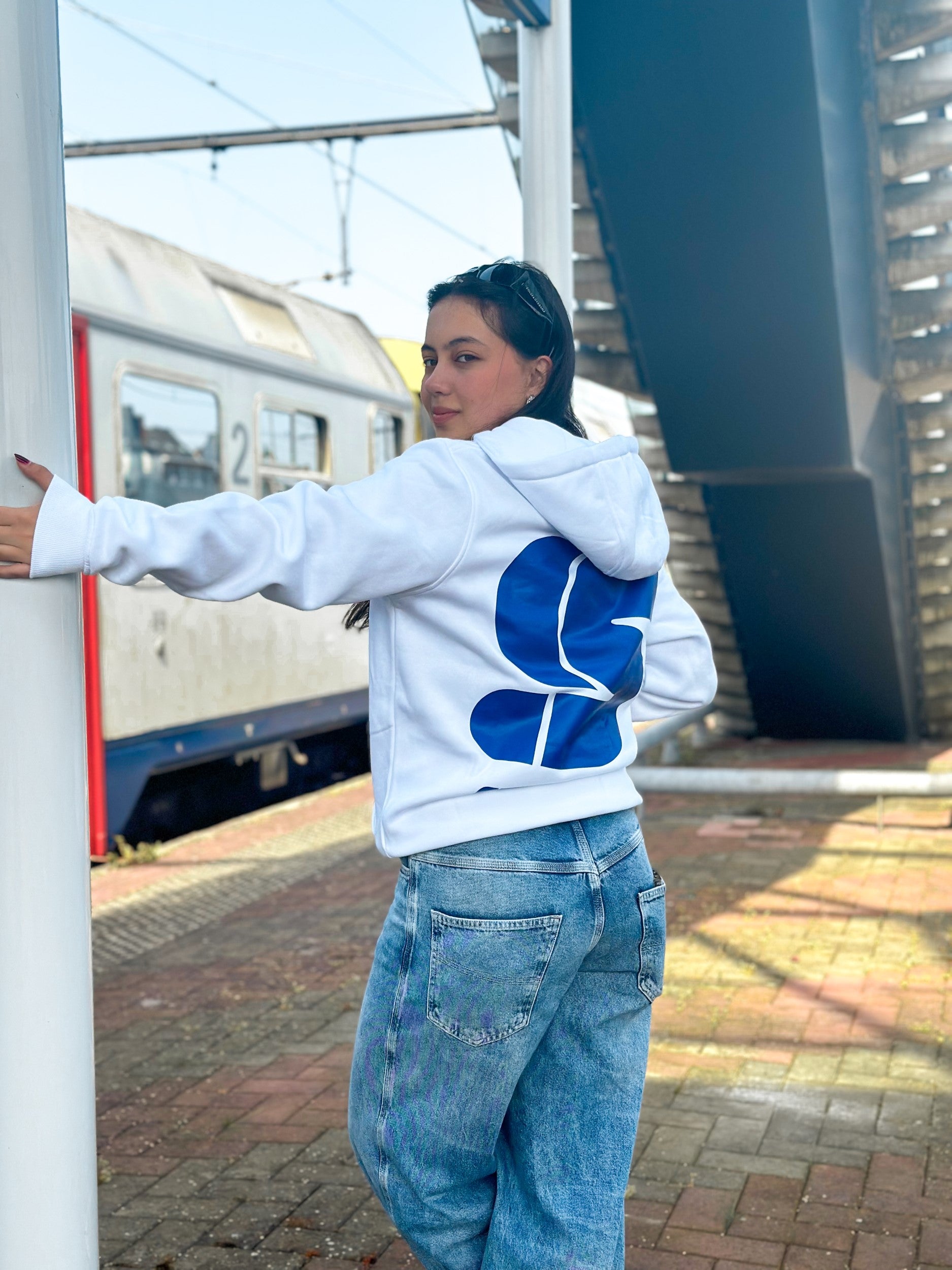 White Hoodie / S Logo Blue Front+Back Women