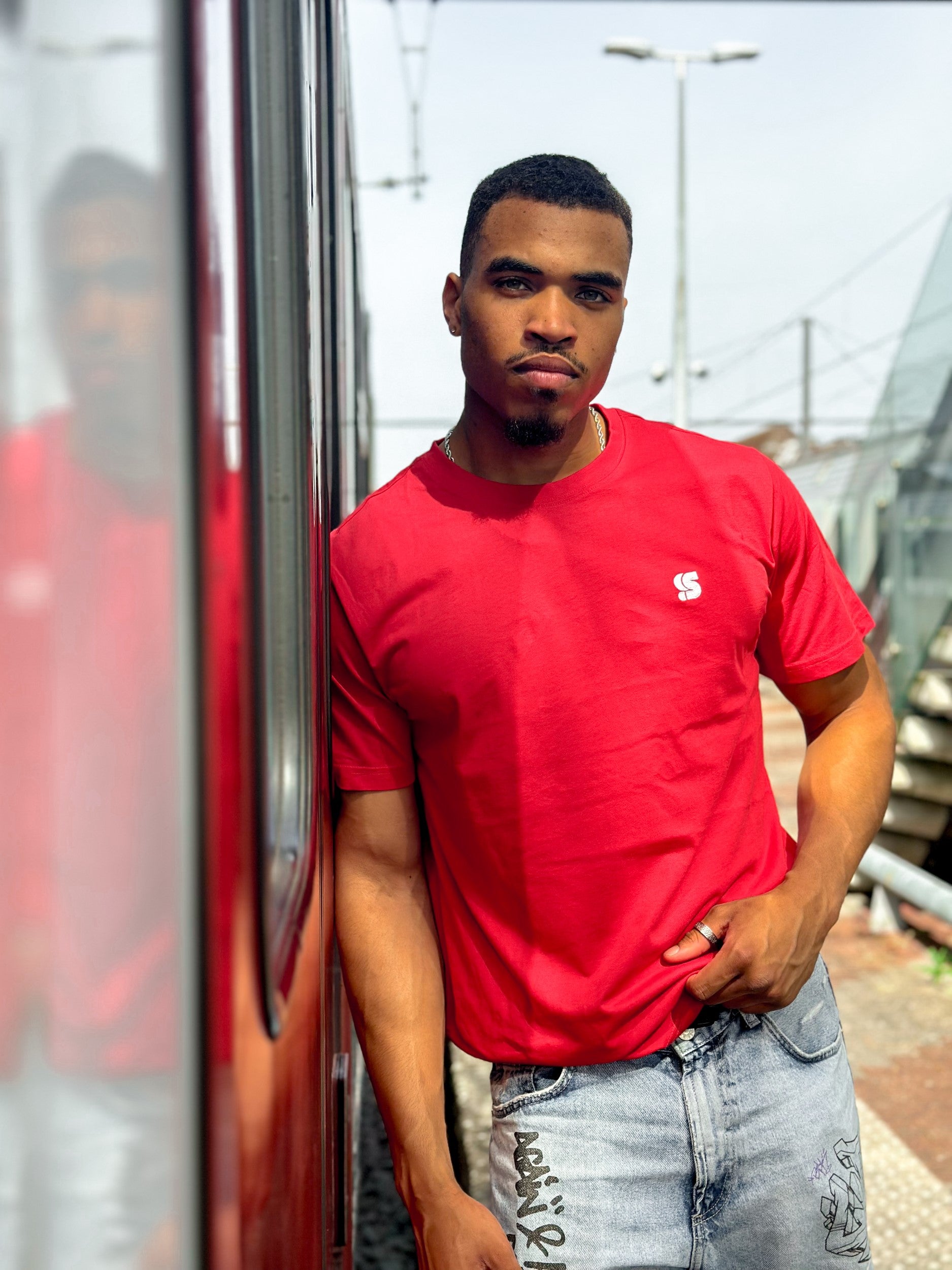 Red T / S Logo White Embroidered Men