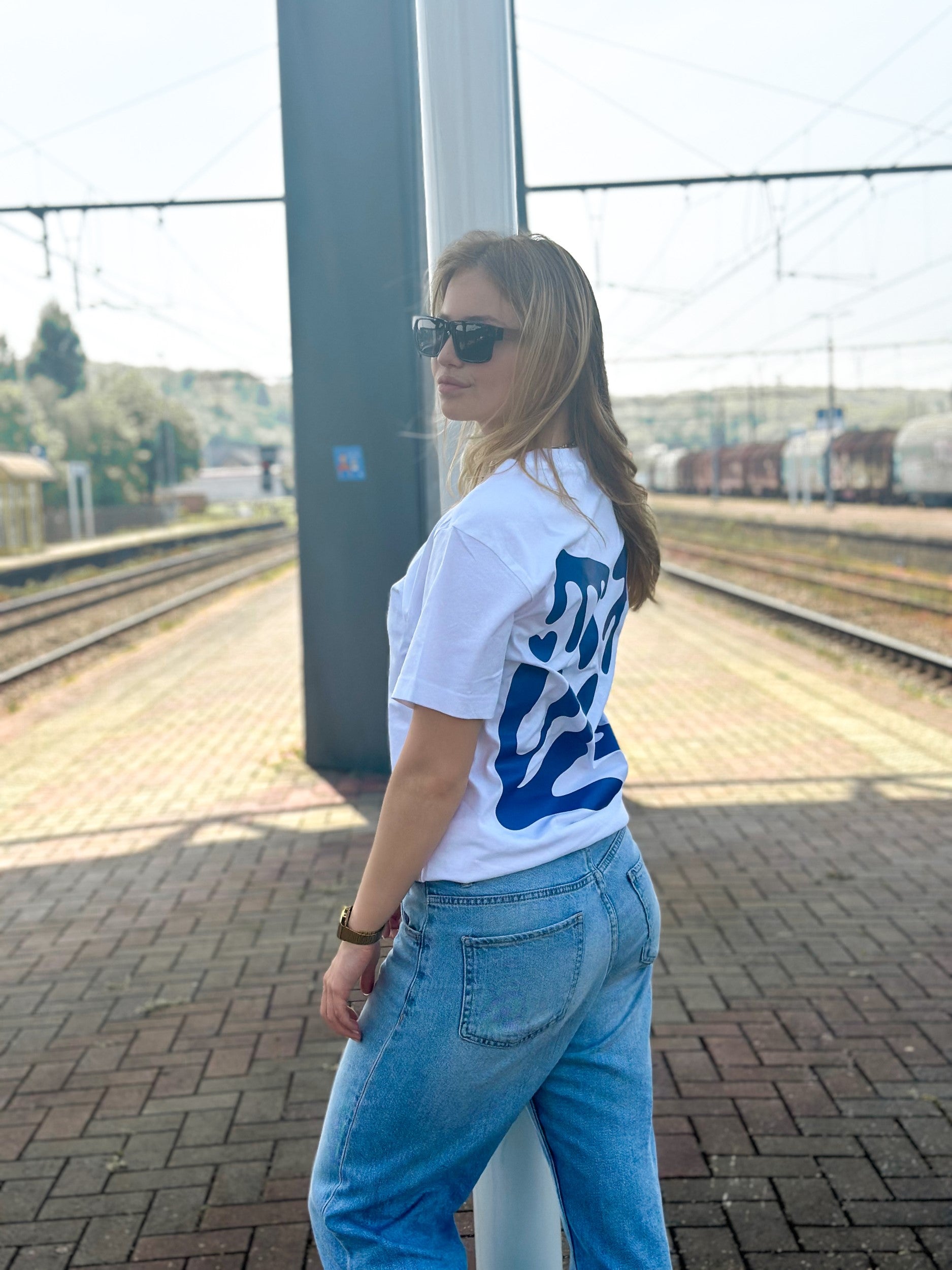 White T / Arty Blue Front+Back Women