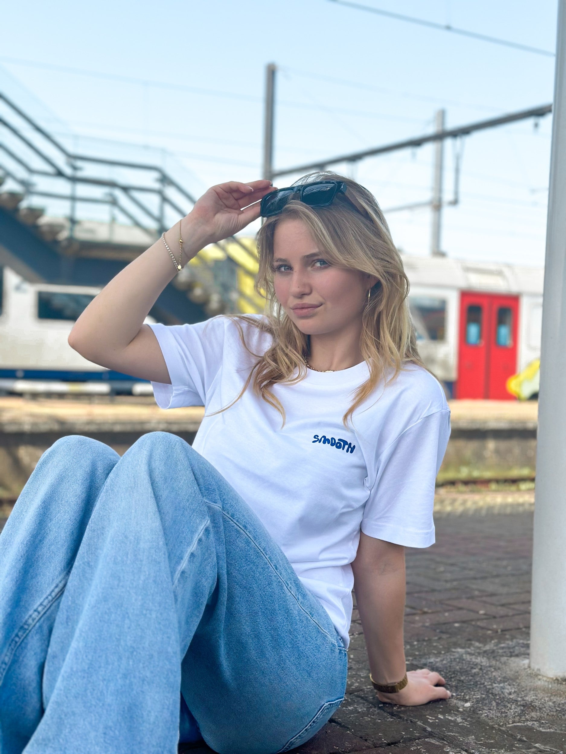 White T / Arty Blue Front+Back Women