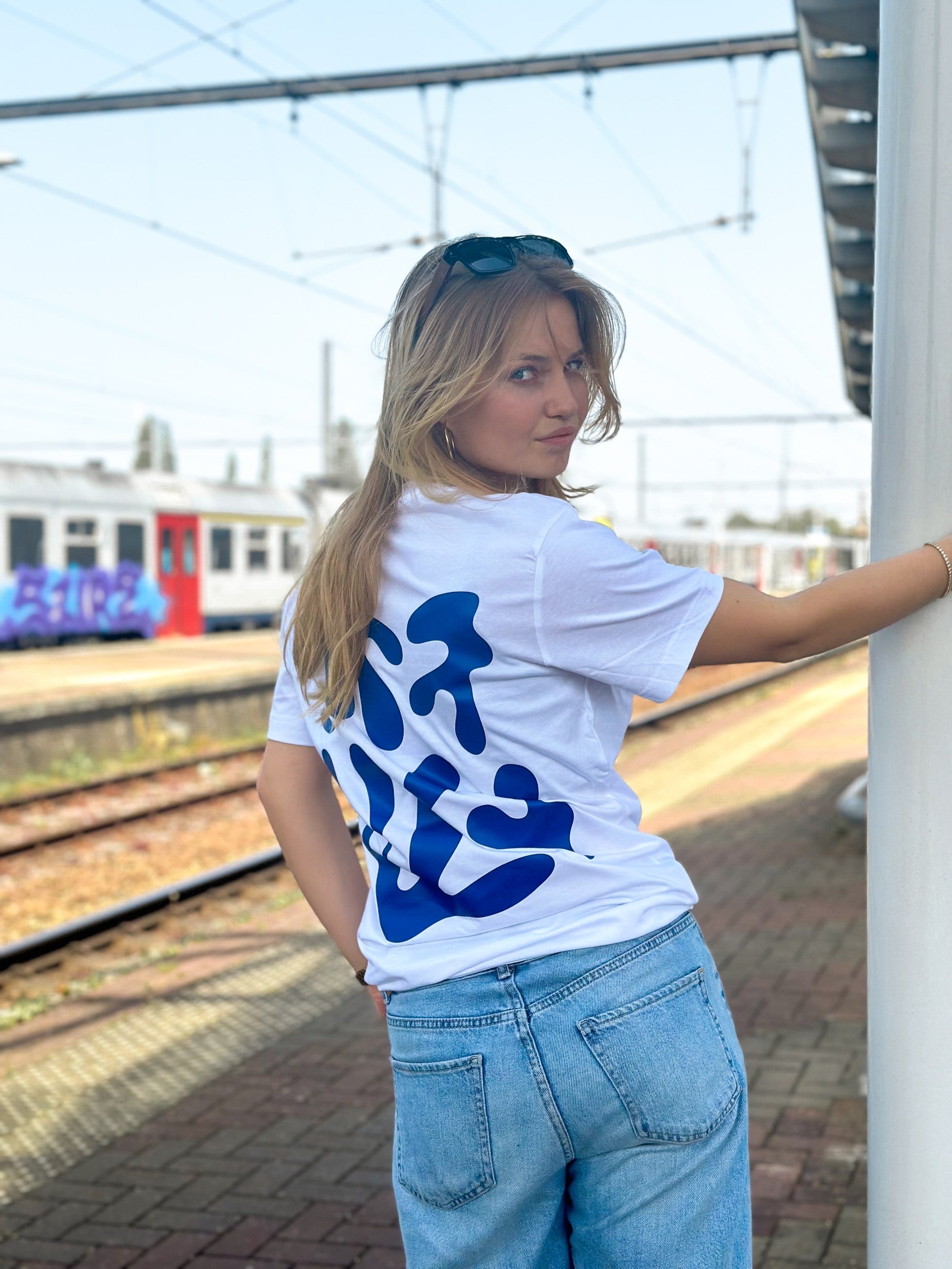 White T / Arty Blue Front+Back Women