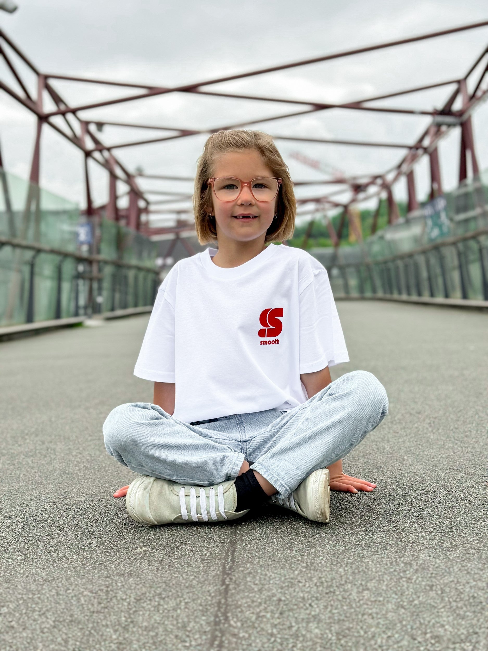 White Kids T / S Logo Red Front+Back Girls