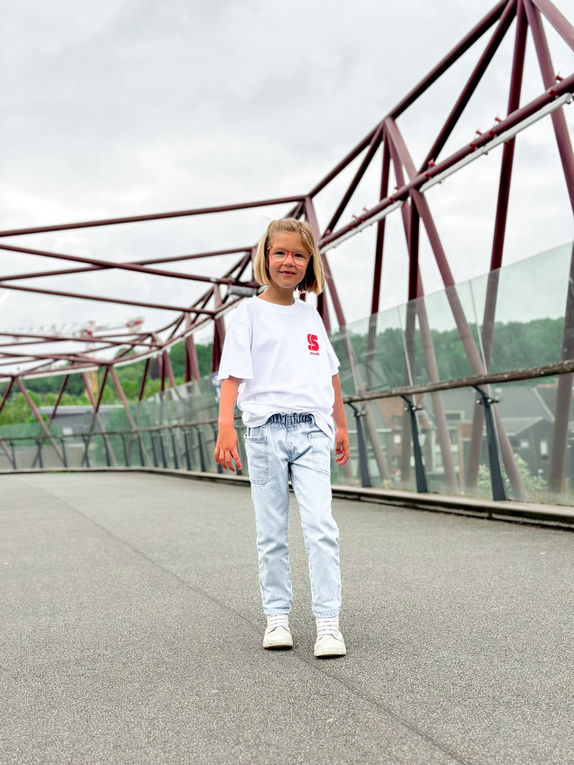 White Kids T / S Logo Red Front+Back Girls