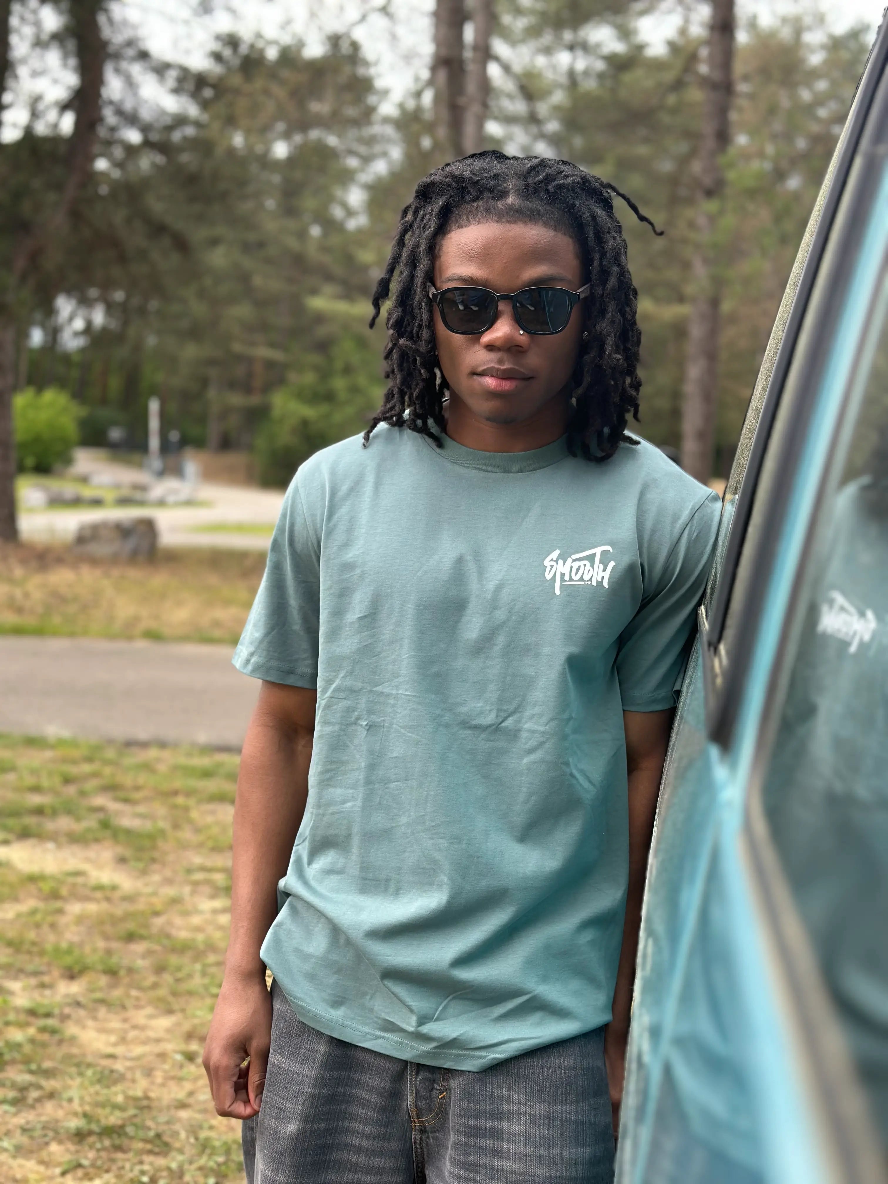 Dusty Green T / Dainty White Front+Back Men