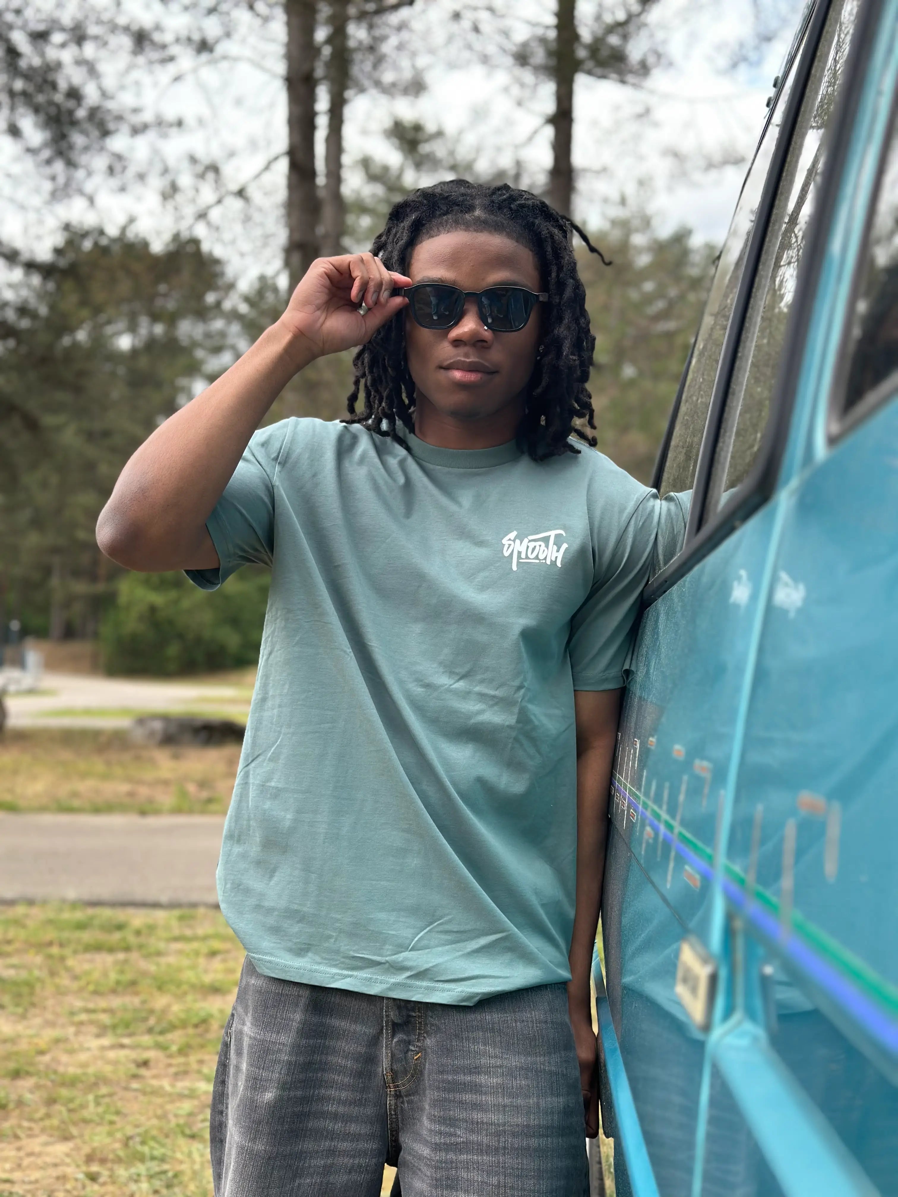 Dusty Green T / Dainty White Front+Back Men
