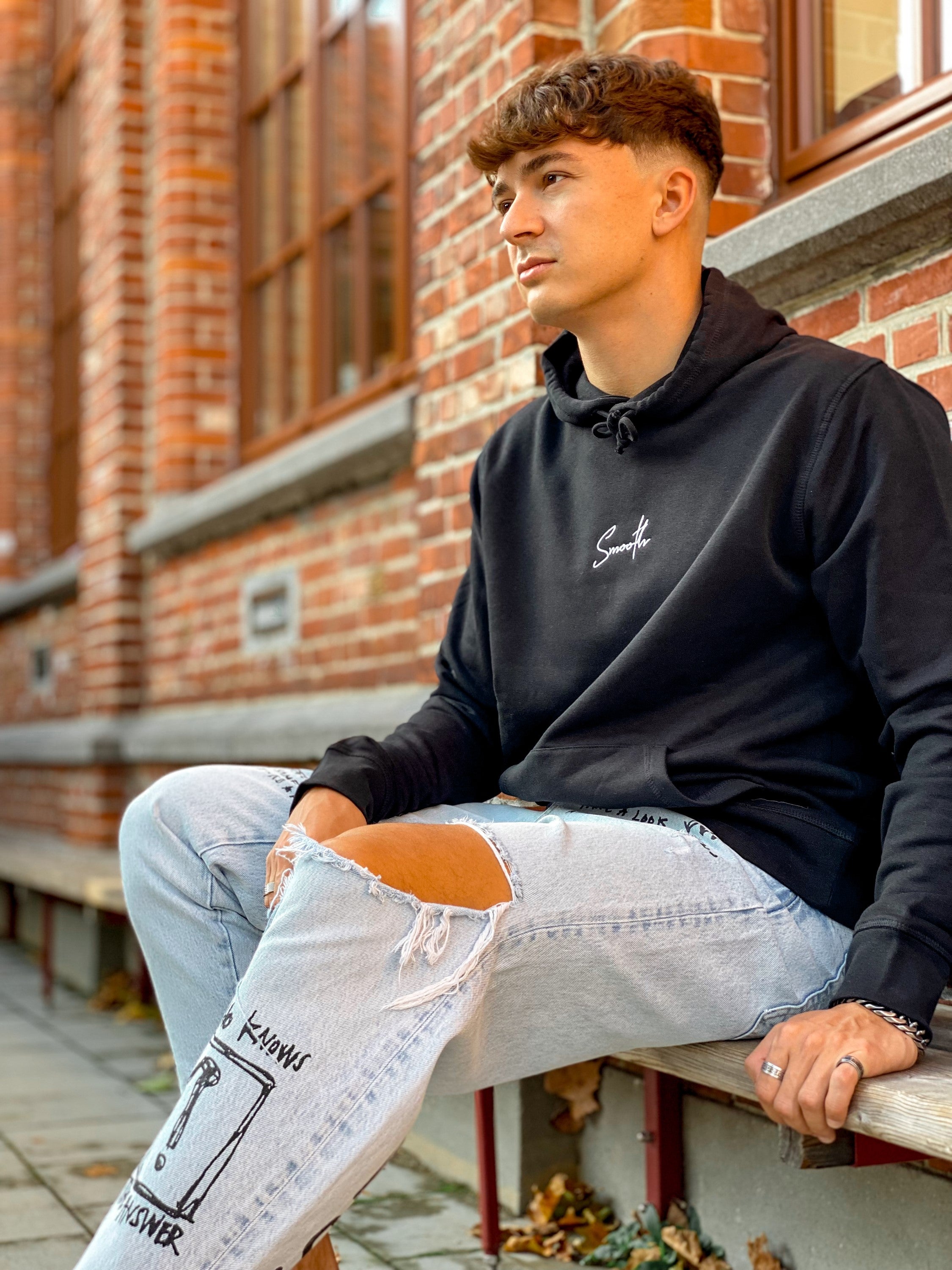 Black Hoodie / Signature White Men