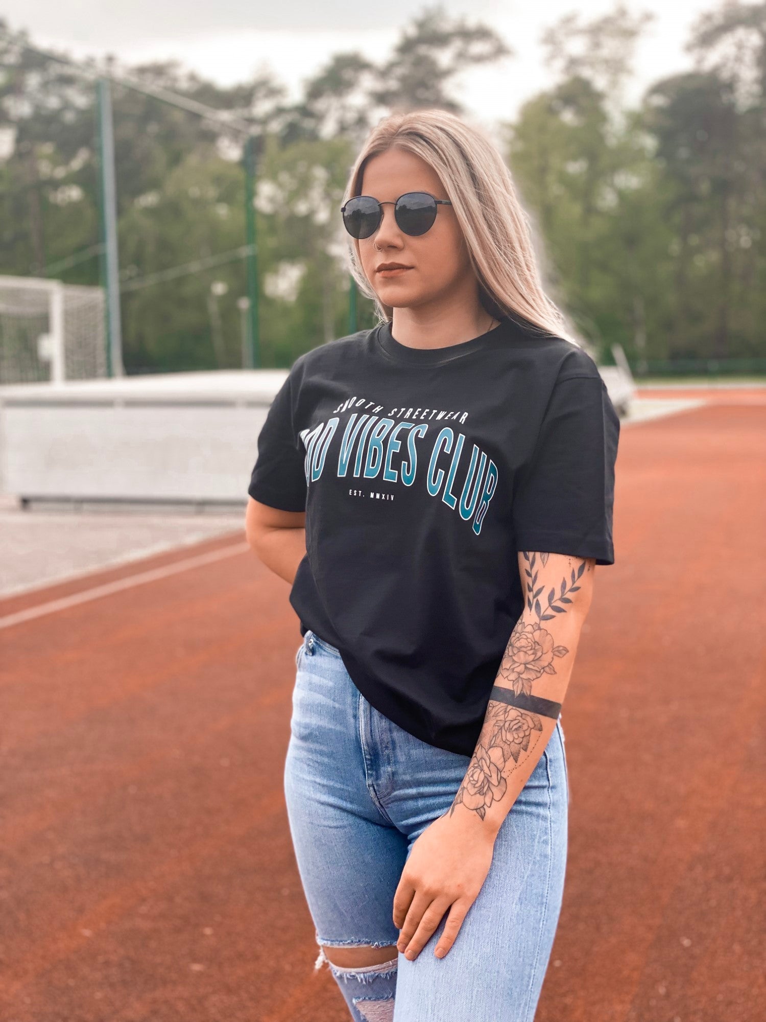 Black T / Varsity White Outline Women