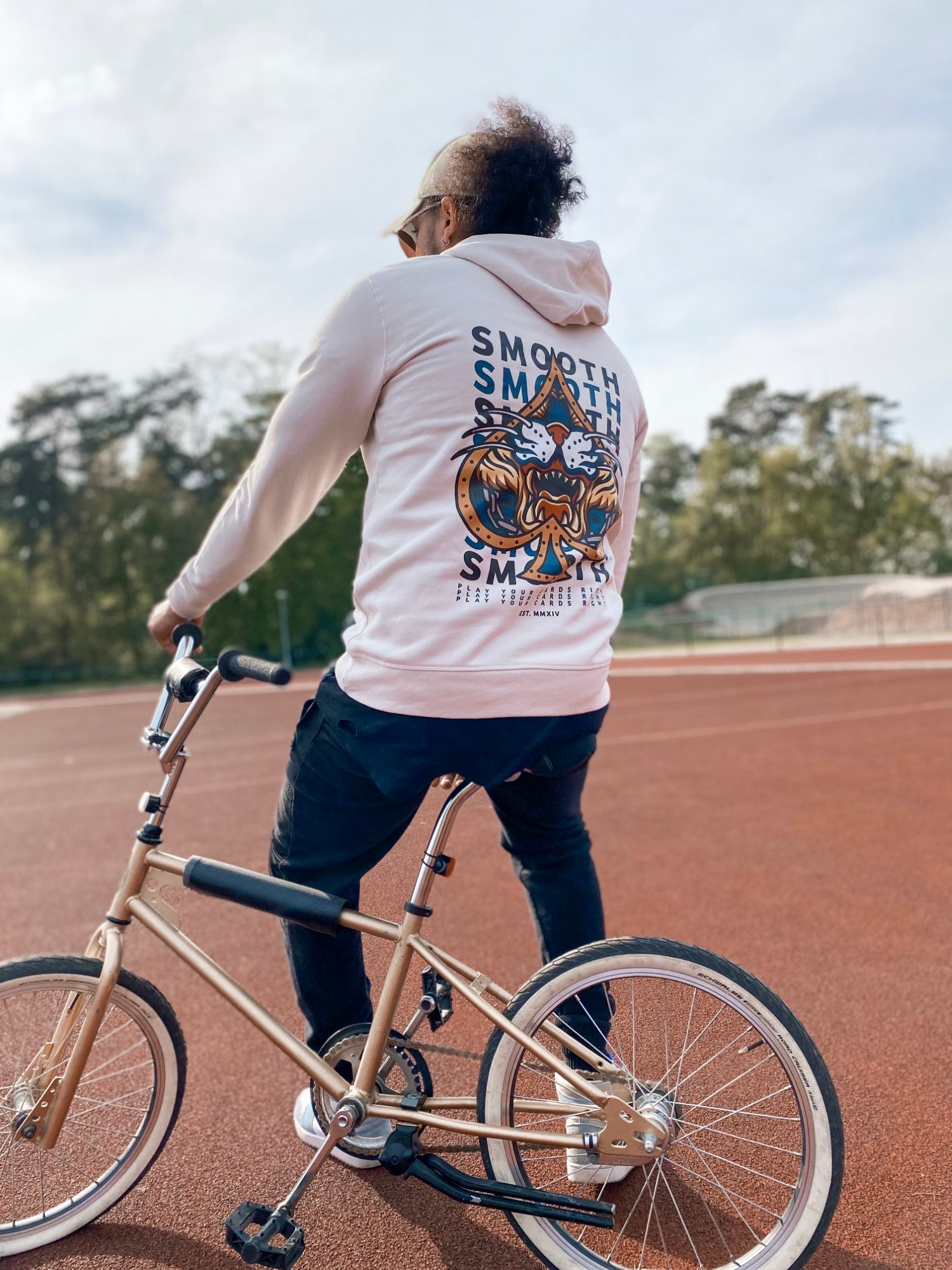 Vintage White Hoodie / Ace Men