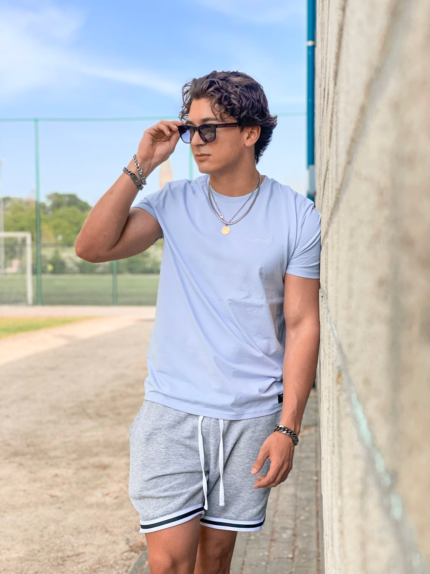 Laidback Blue T / Originals Minimal White Men