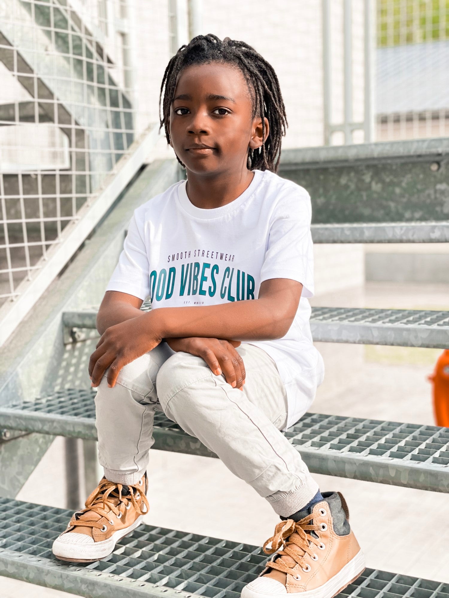 White Kids T / Varsity Black Outline Boys