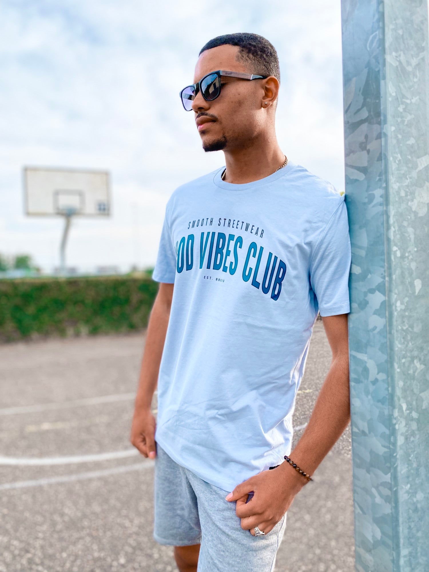 Laidback Blue T / Varsity Black Outline Men