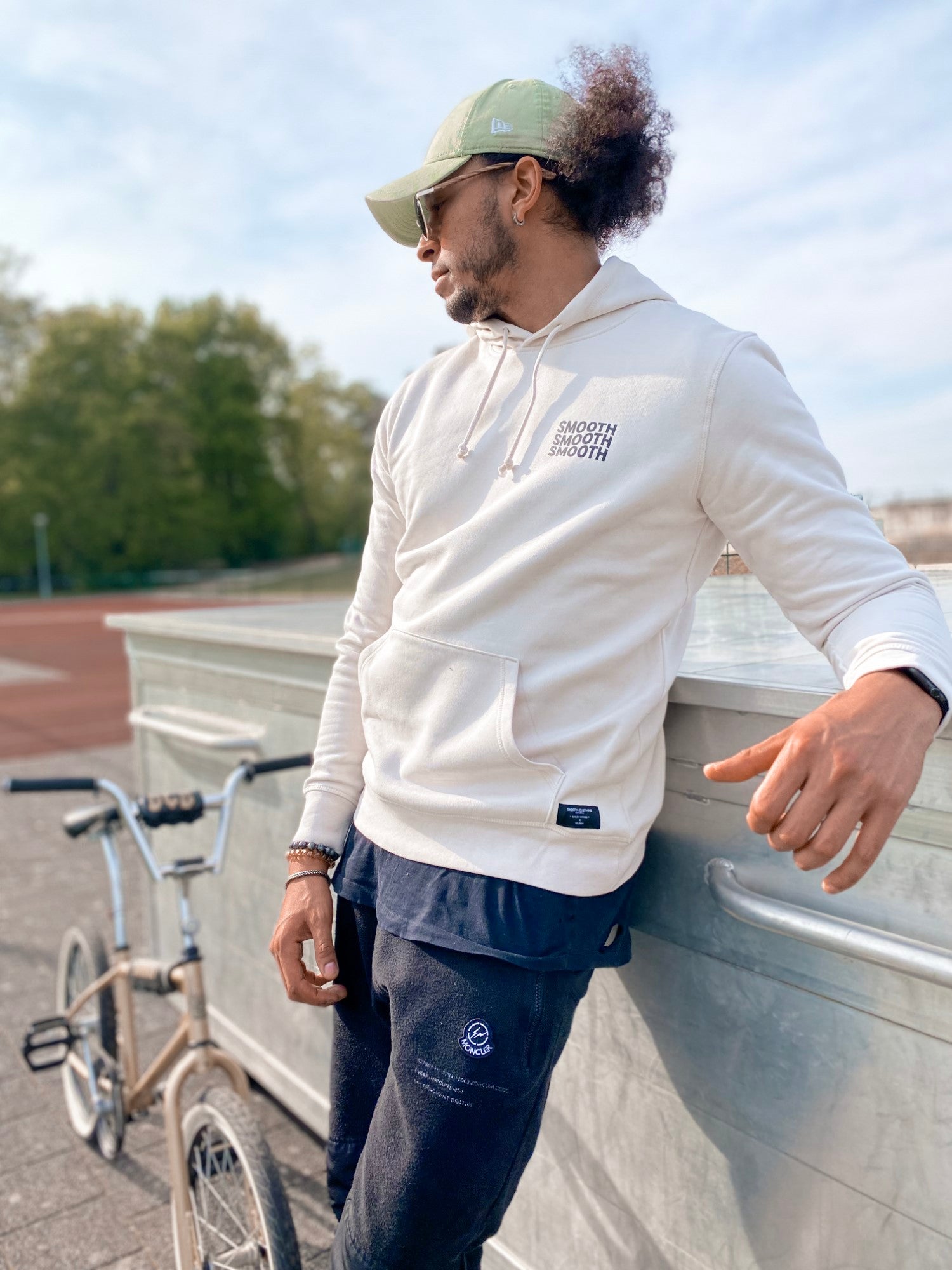 Vintage White Hoodie / Ace Men