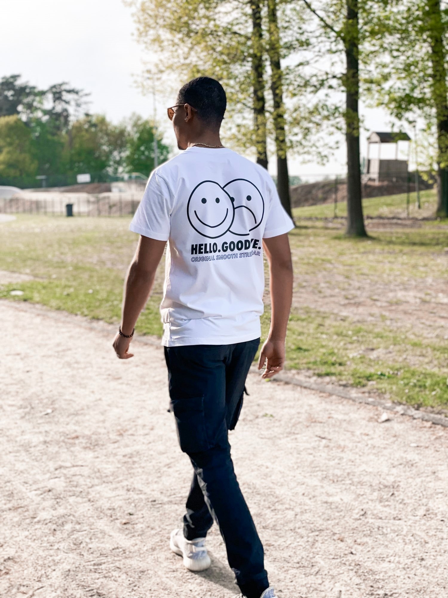 White T / Smiles Black Front+Back Men