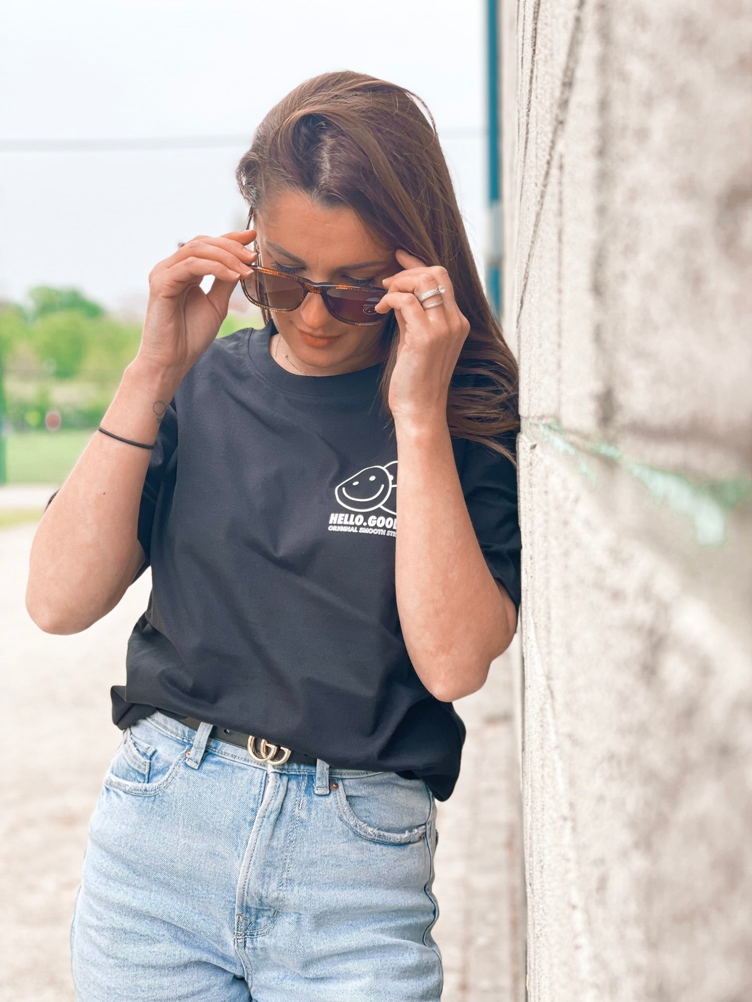 Black T / Smiles White Front Women