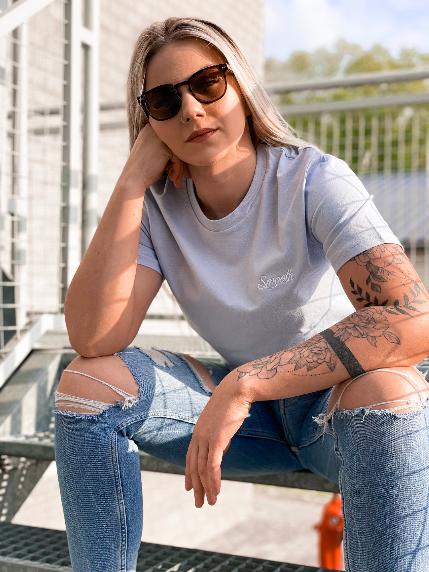 Laidback Blue T / Originals Minimal White Women