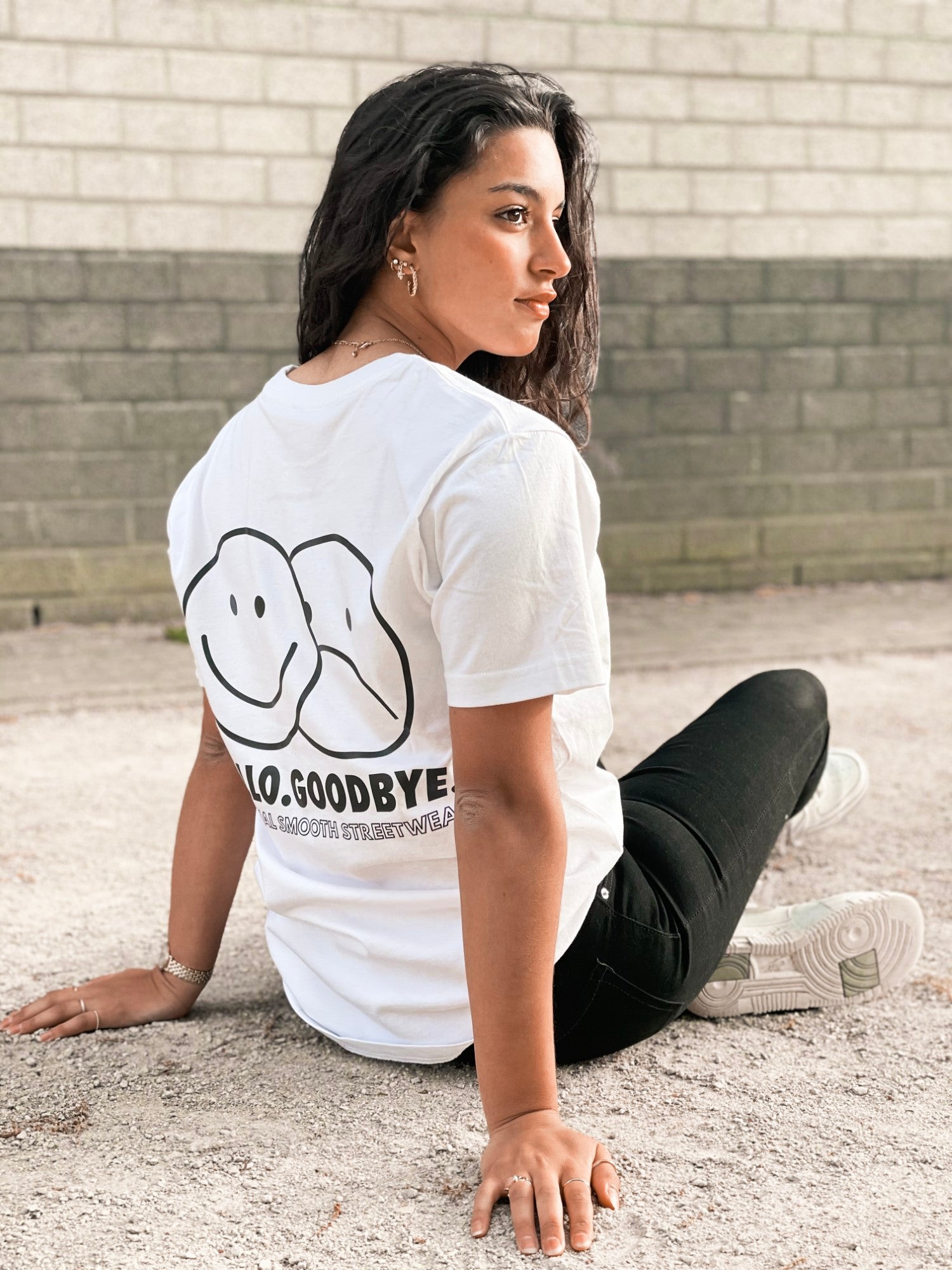 White T / Smiles Black Front+Back Women