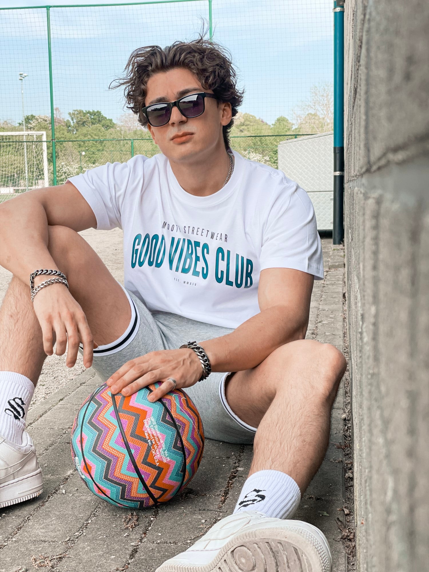 White T / Varsity Black Outline Men