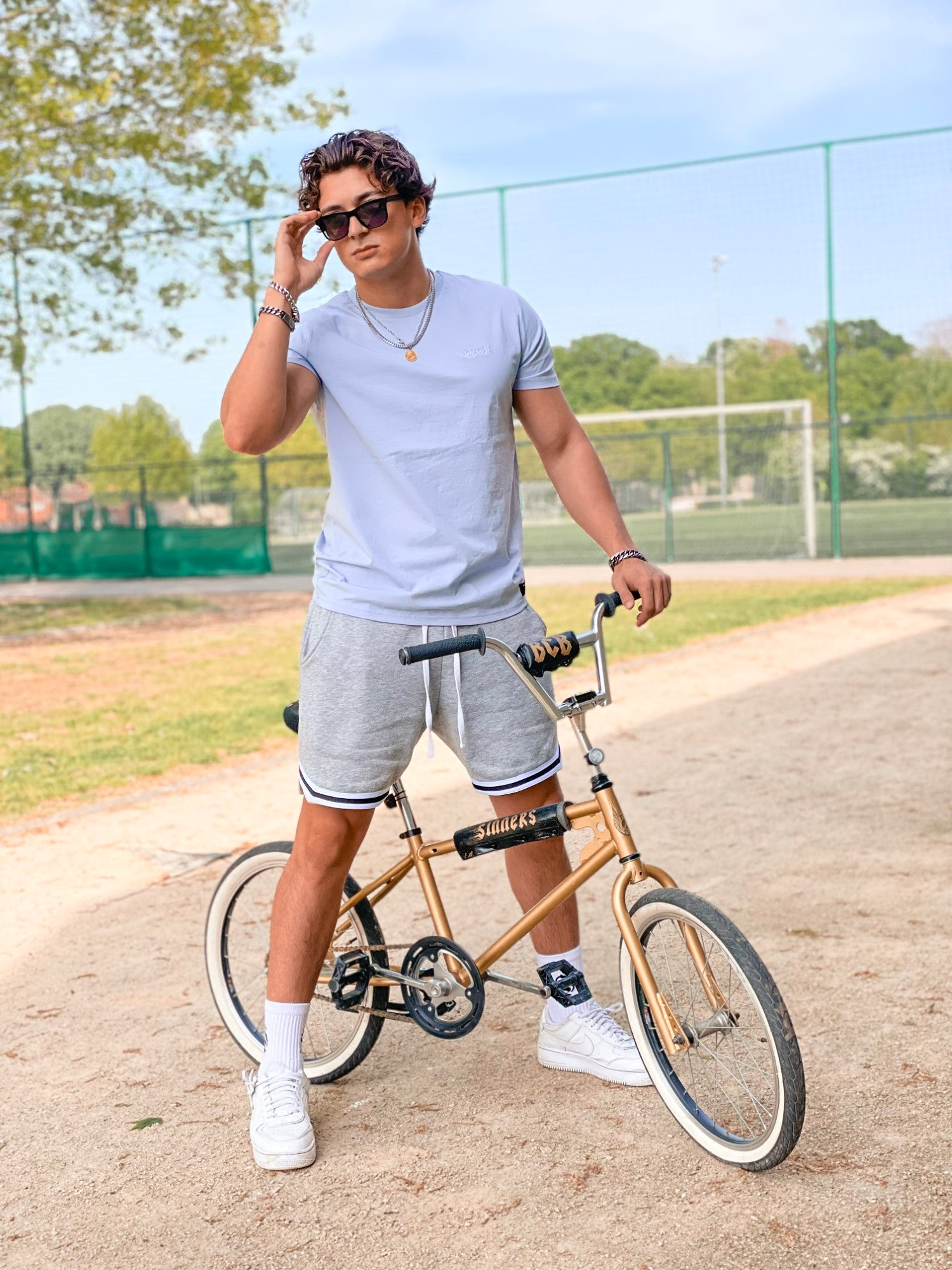 Laidback Blue T / Originals Minimal White Men