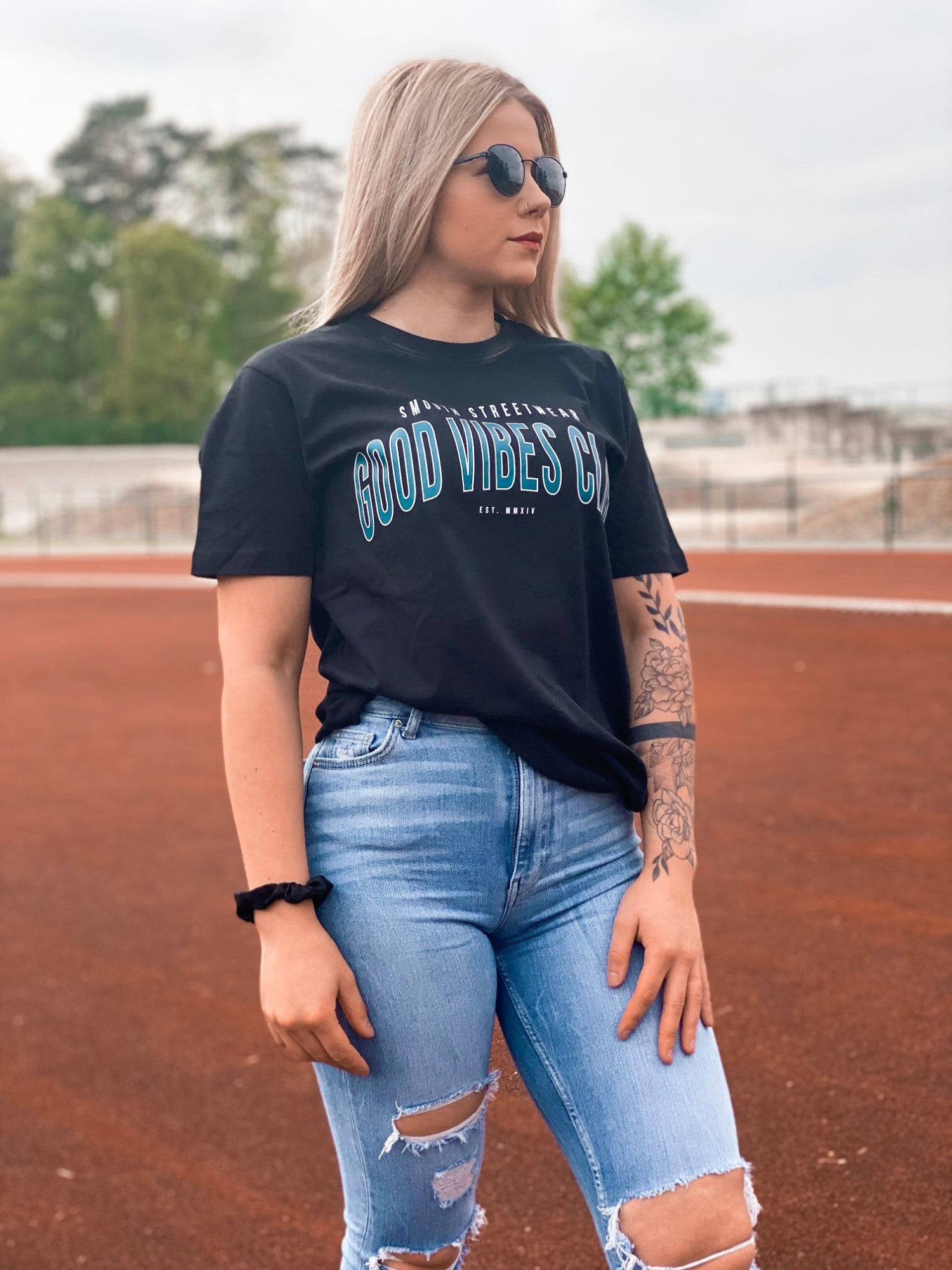 Black T / Varsity White Outline Women