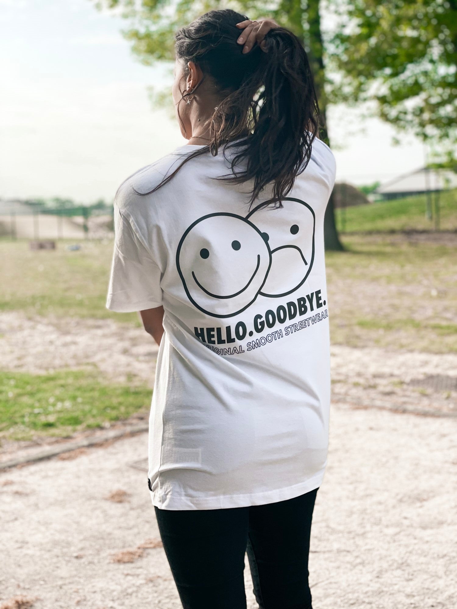 White T / Smiles Black Front+Back Women