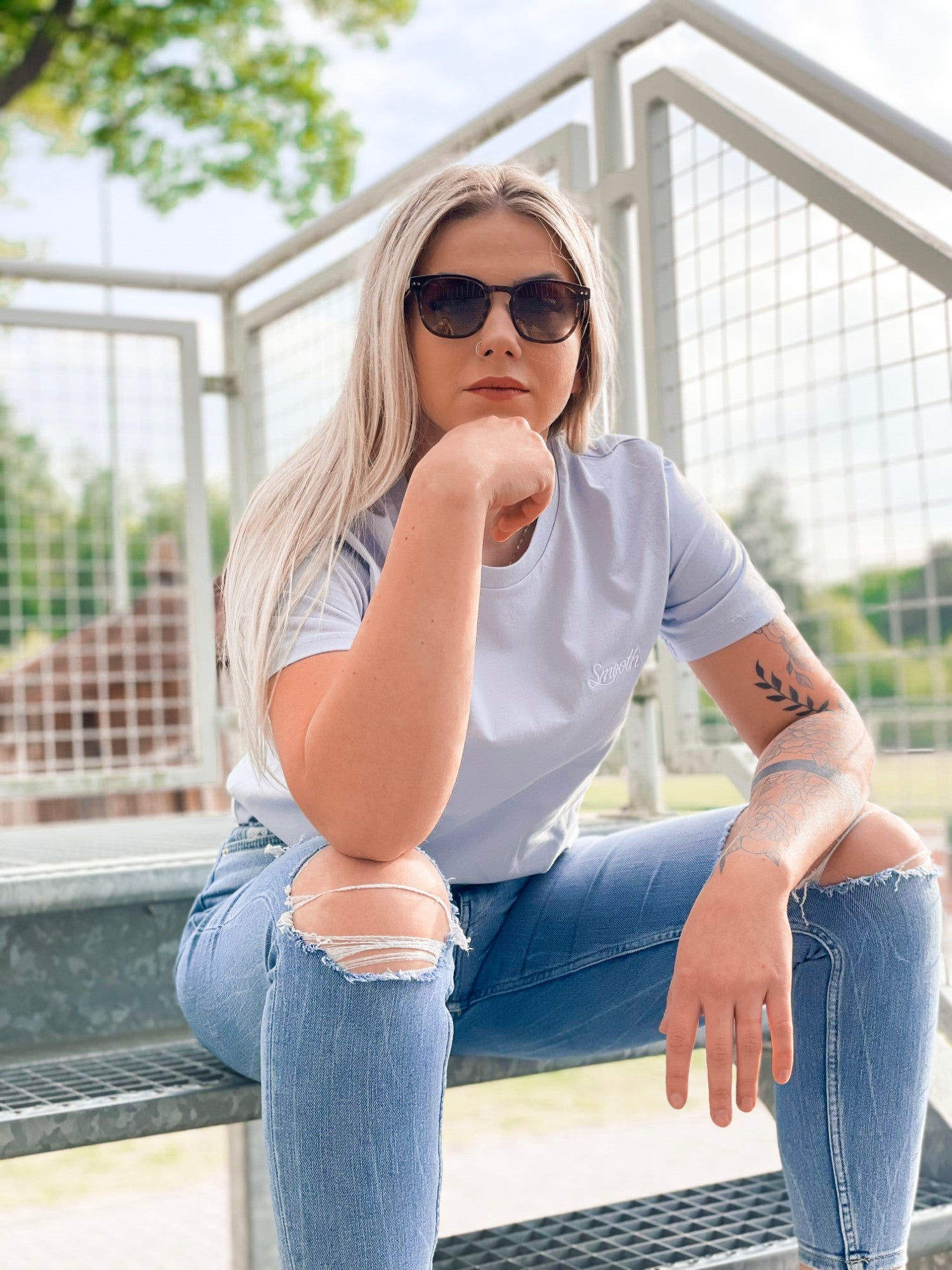 Laidback Blue T / Originals Minimal White Women