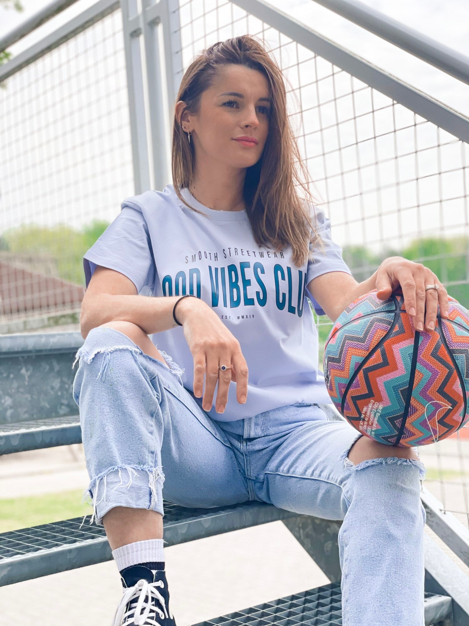 Laidback Blue T / Varsity Black Outline Women