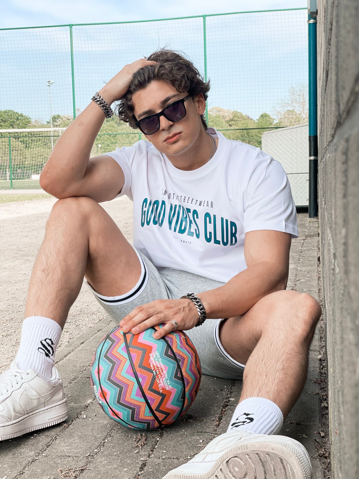 White T / Varsity Black Outline Men