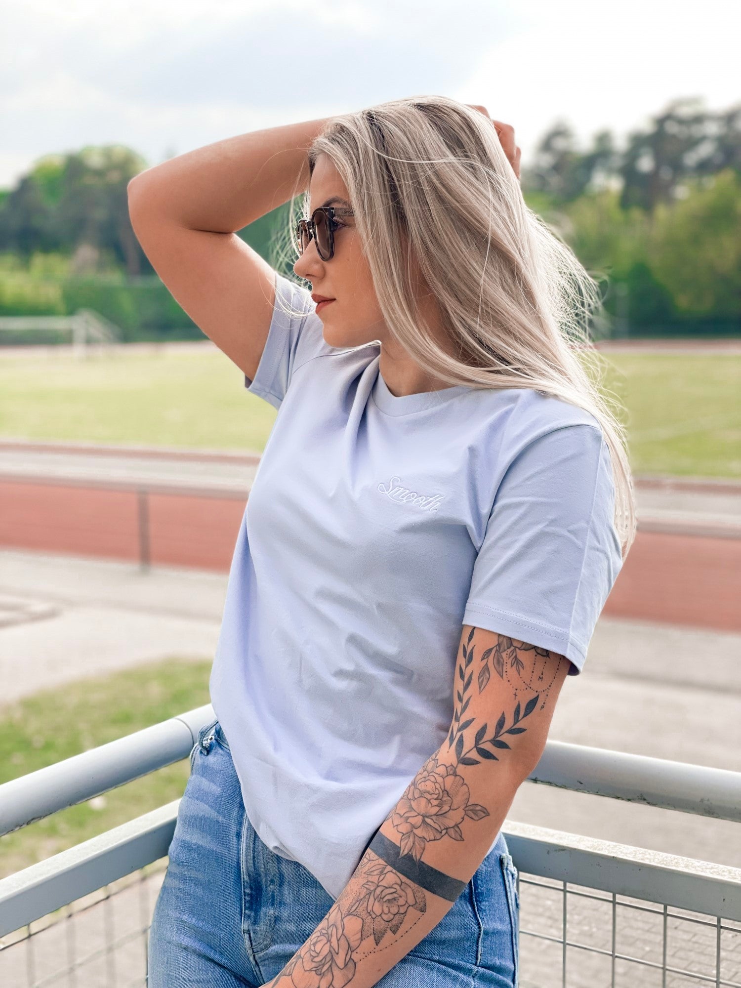 Laidback Blue T / Originals Minimal White Women