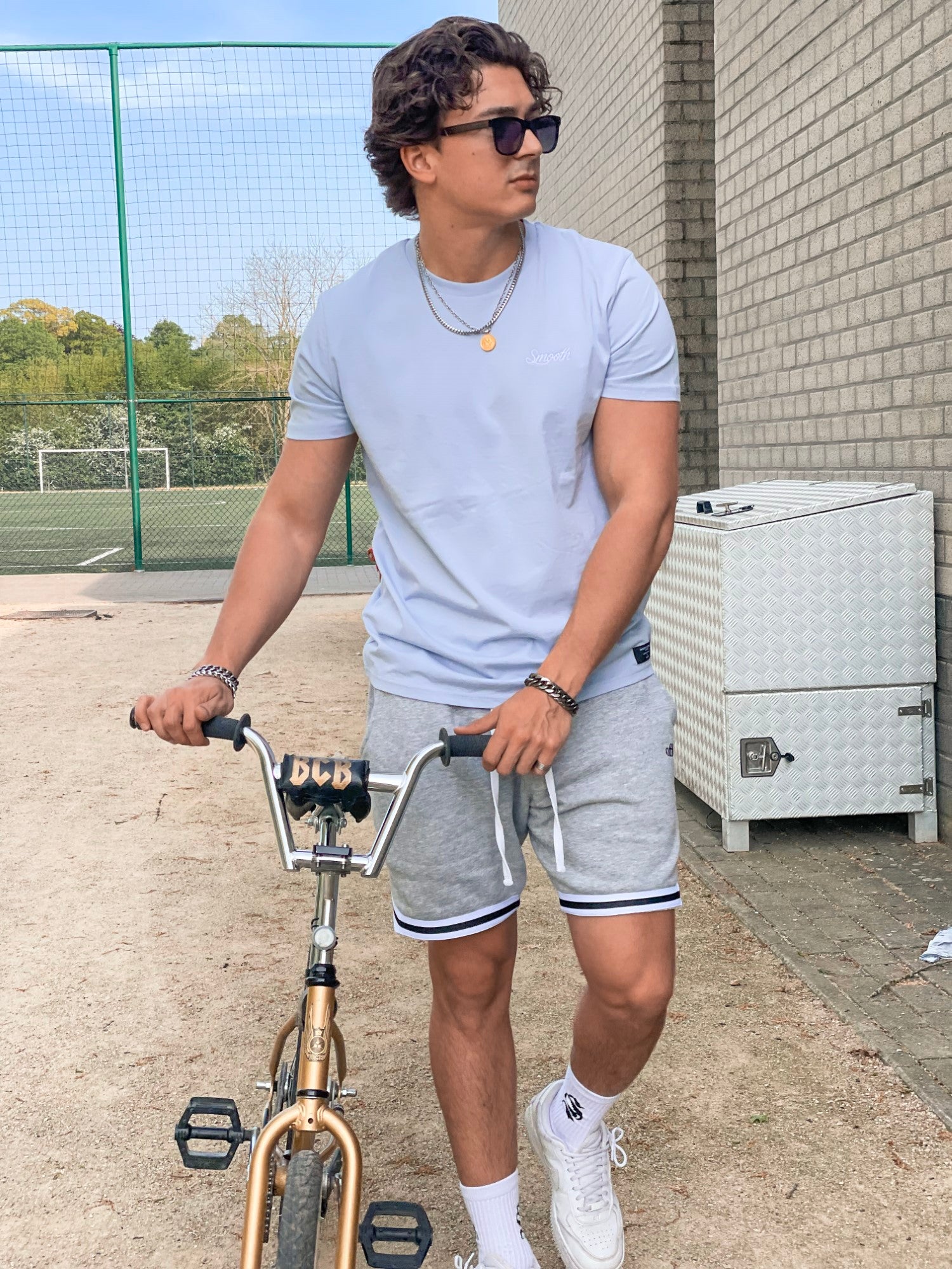 Laidback Blue T / Originals Minimal White Men