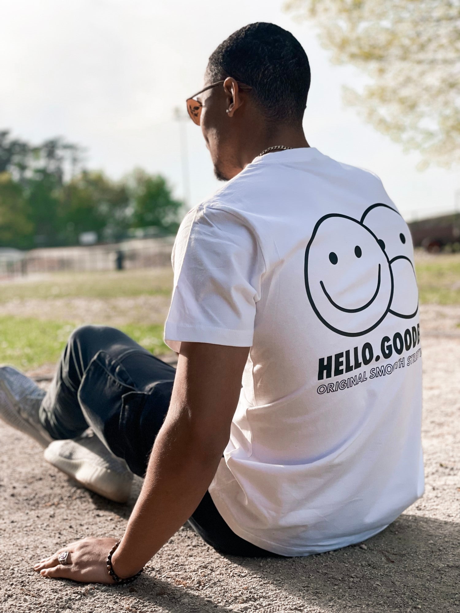 White T / Smiles Black Front+Back Men