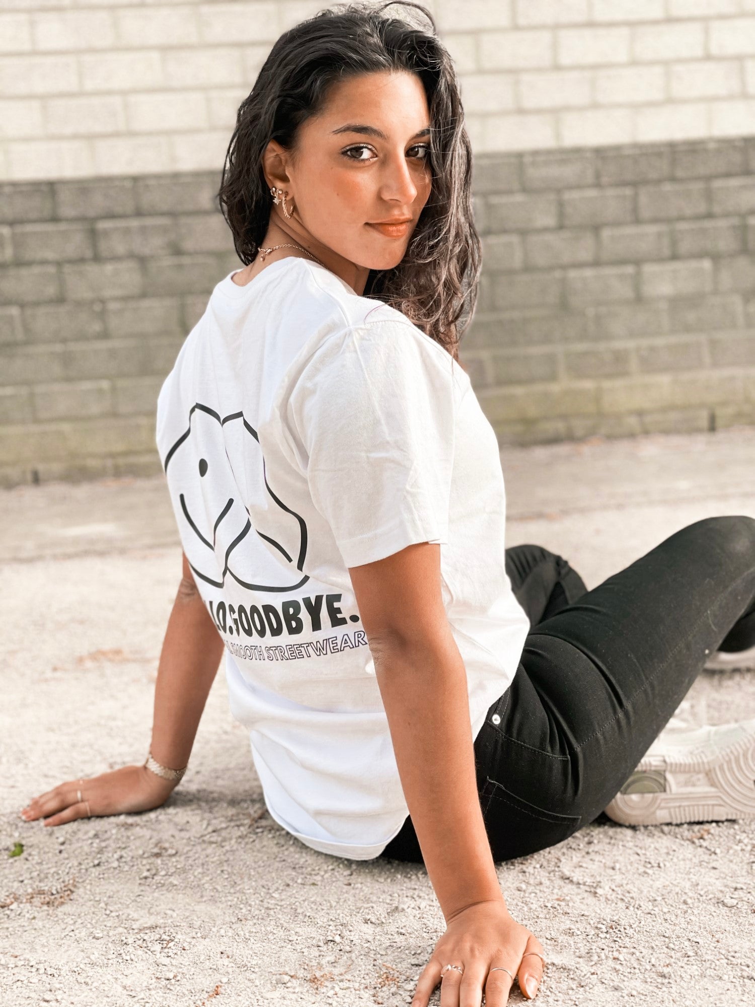 White T / Smiles Black Front+Back Women