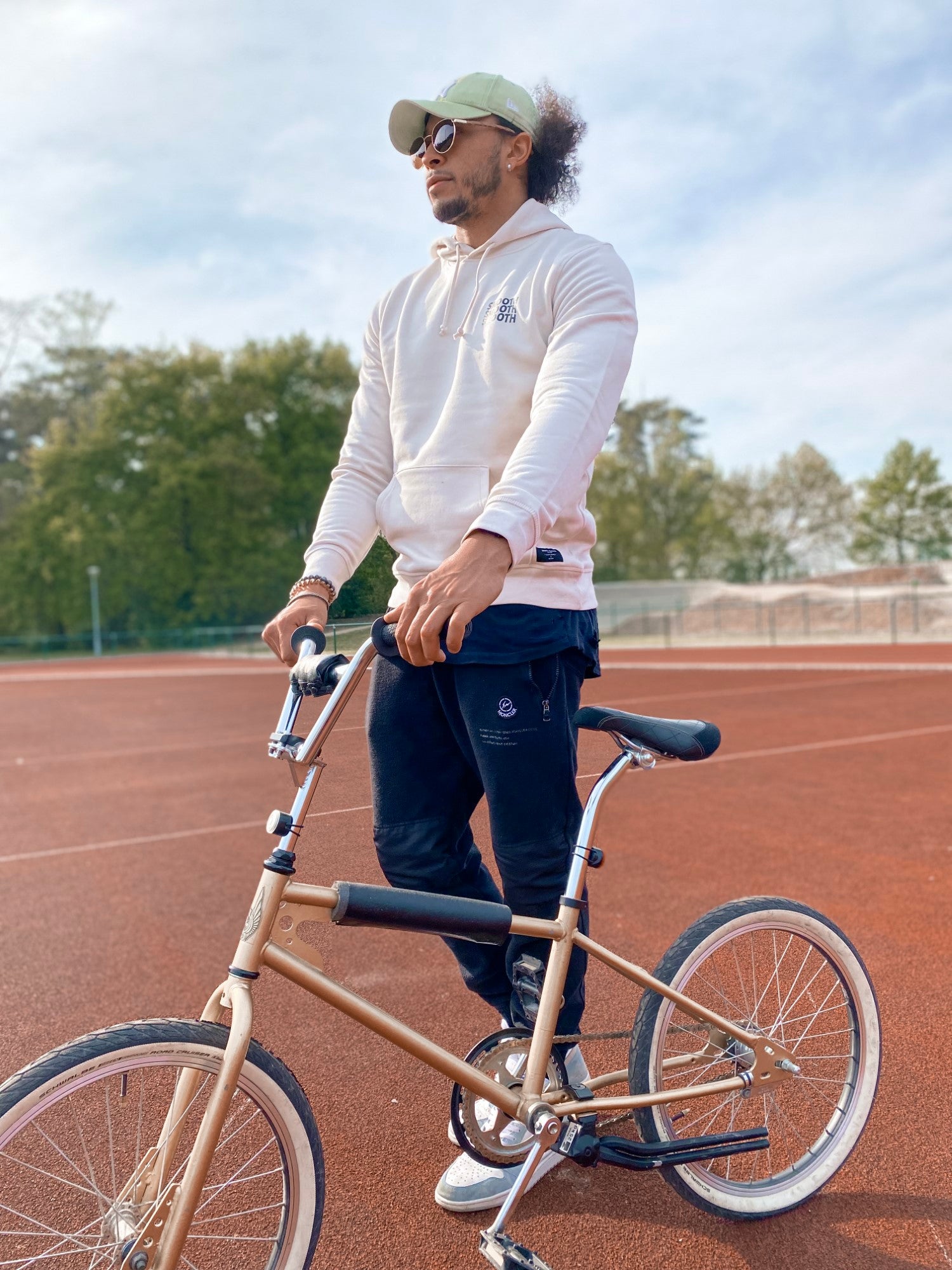 Vintage White Hoodie / Ace Men