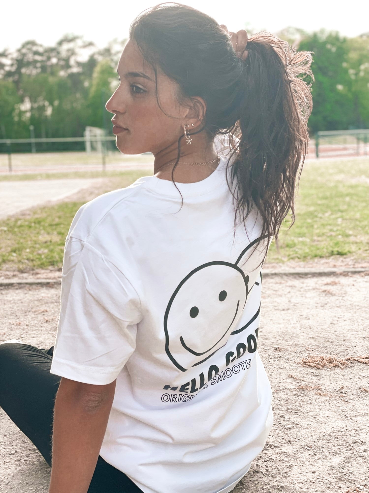 White T / Smiles Black Front+Back Women