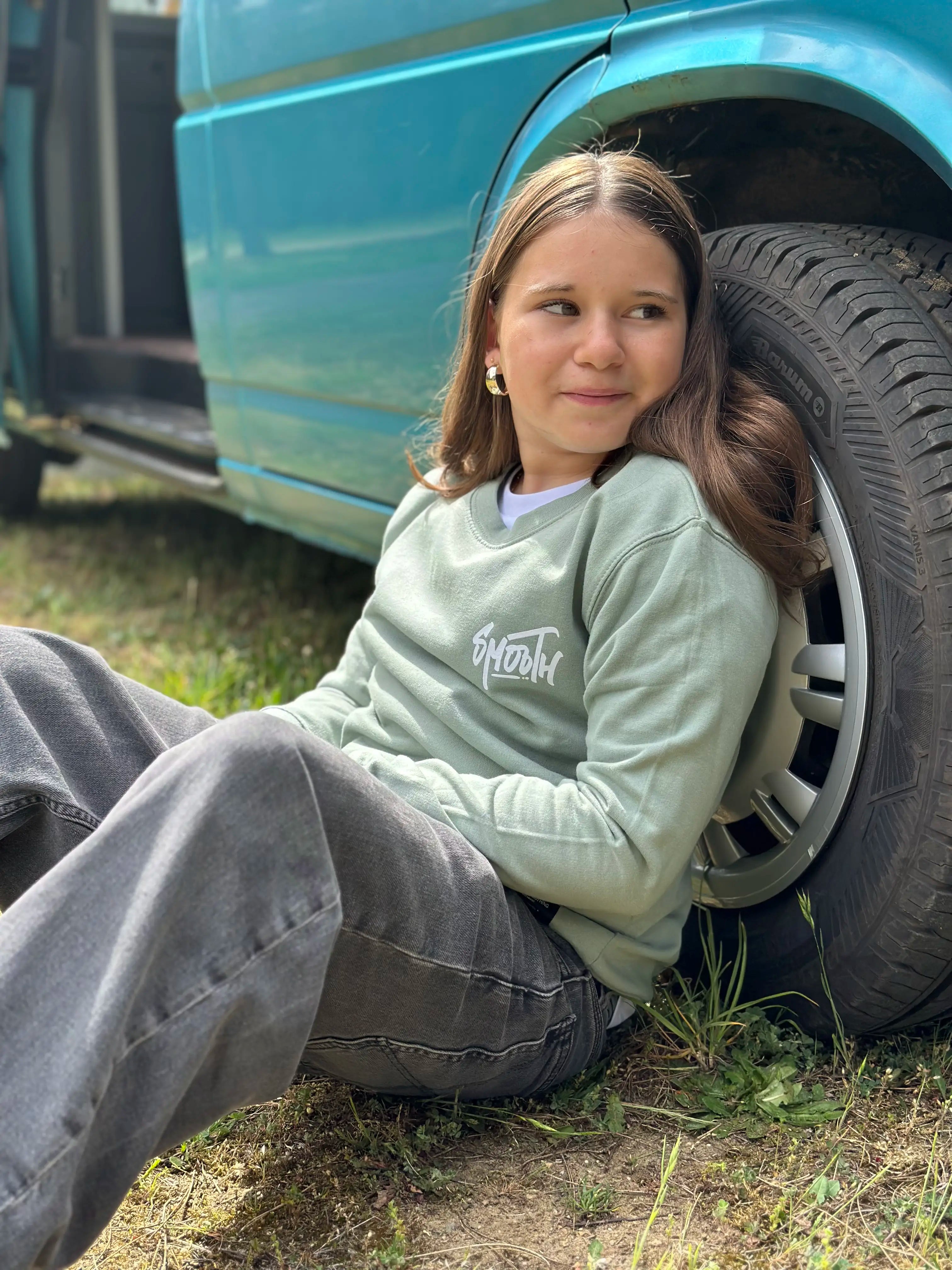 Dusty Green Kids Crew / Dainty White Front+Back Girls