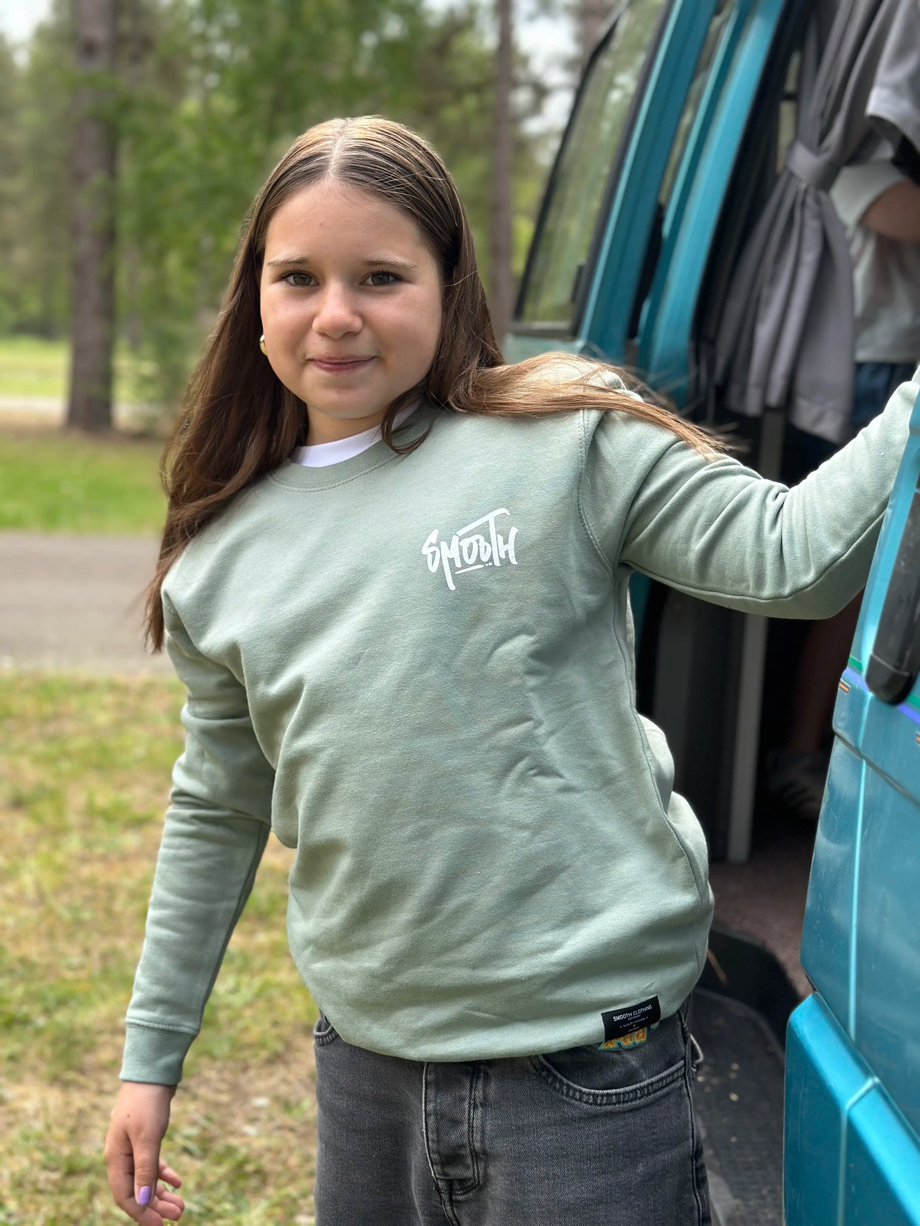 Dusty Green Kids Crew / Dainty White Front+Back Girls