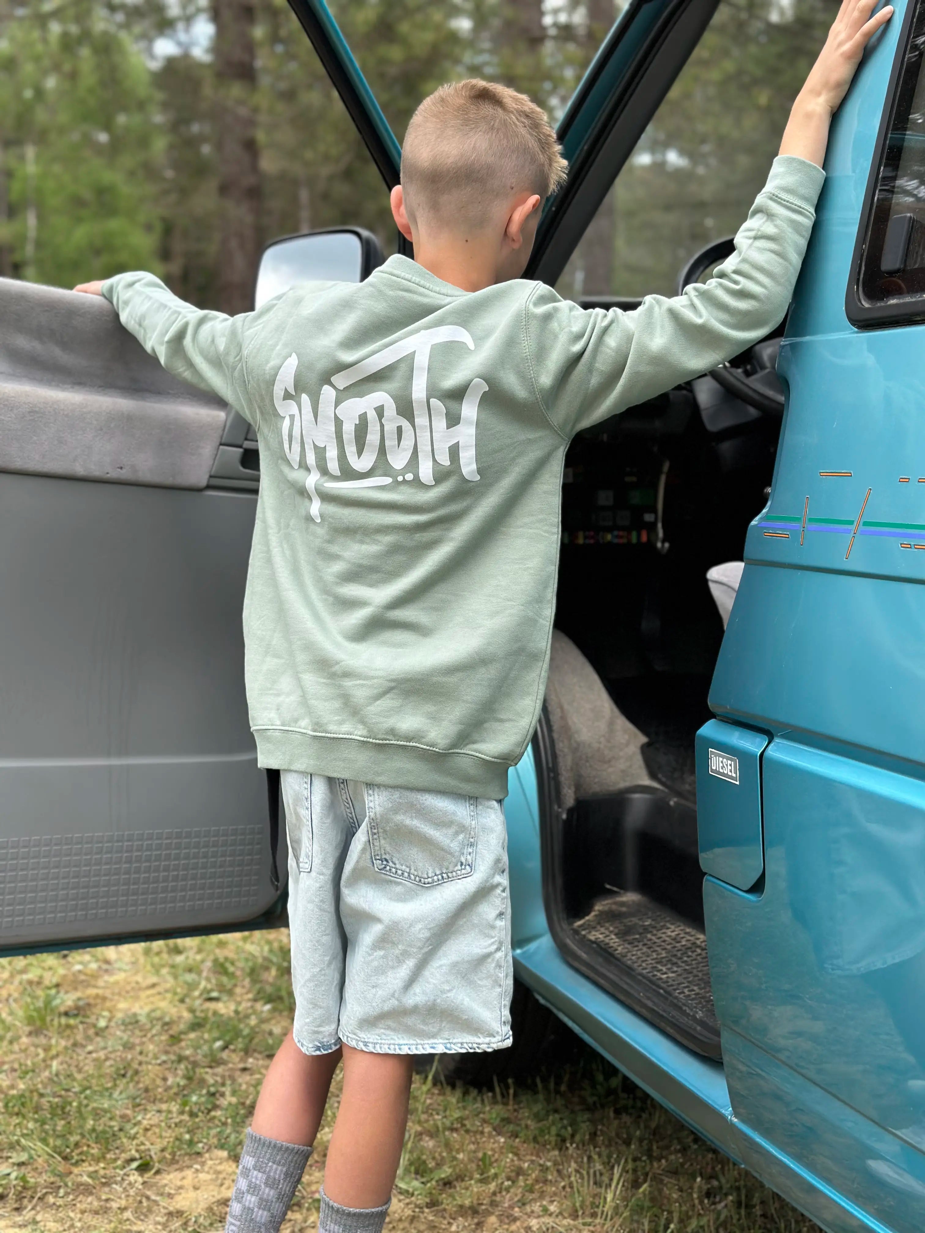 Dusty Green Kids Crew / Dainty White Front+Back Boys