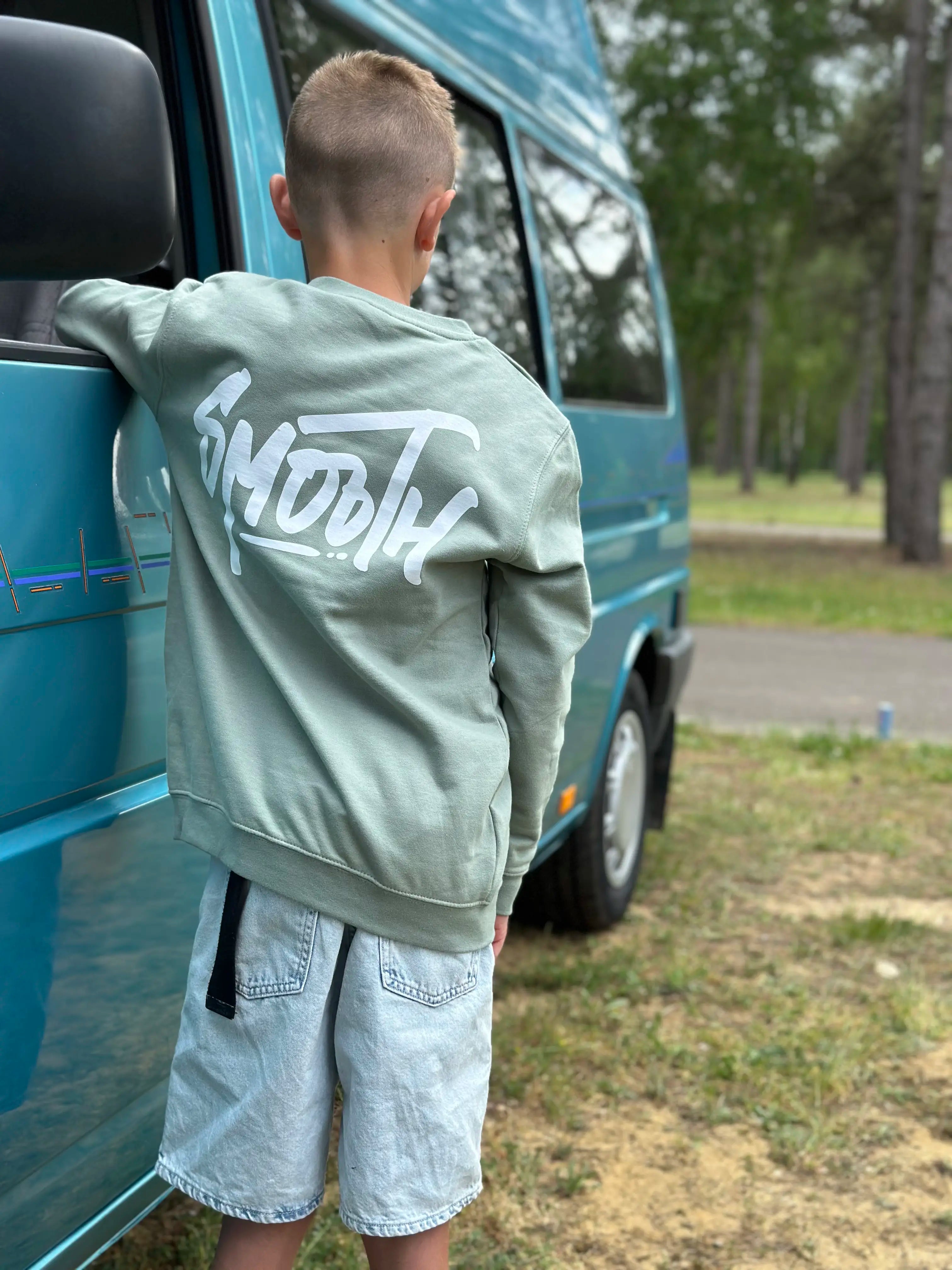 Dusty Green Kids Crew / Dainty White Front+Back Boys