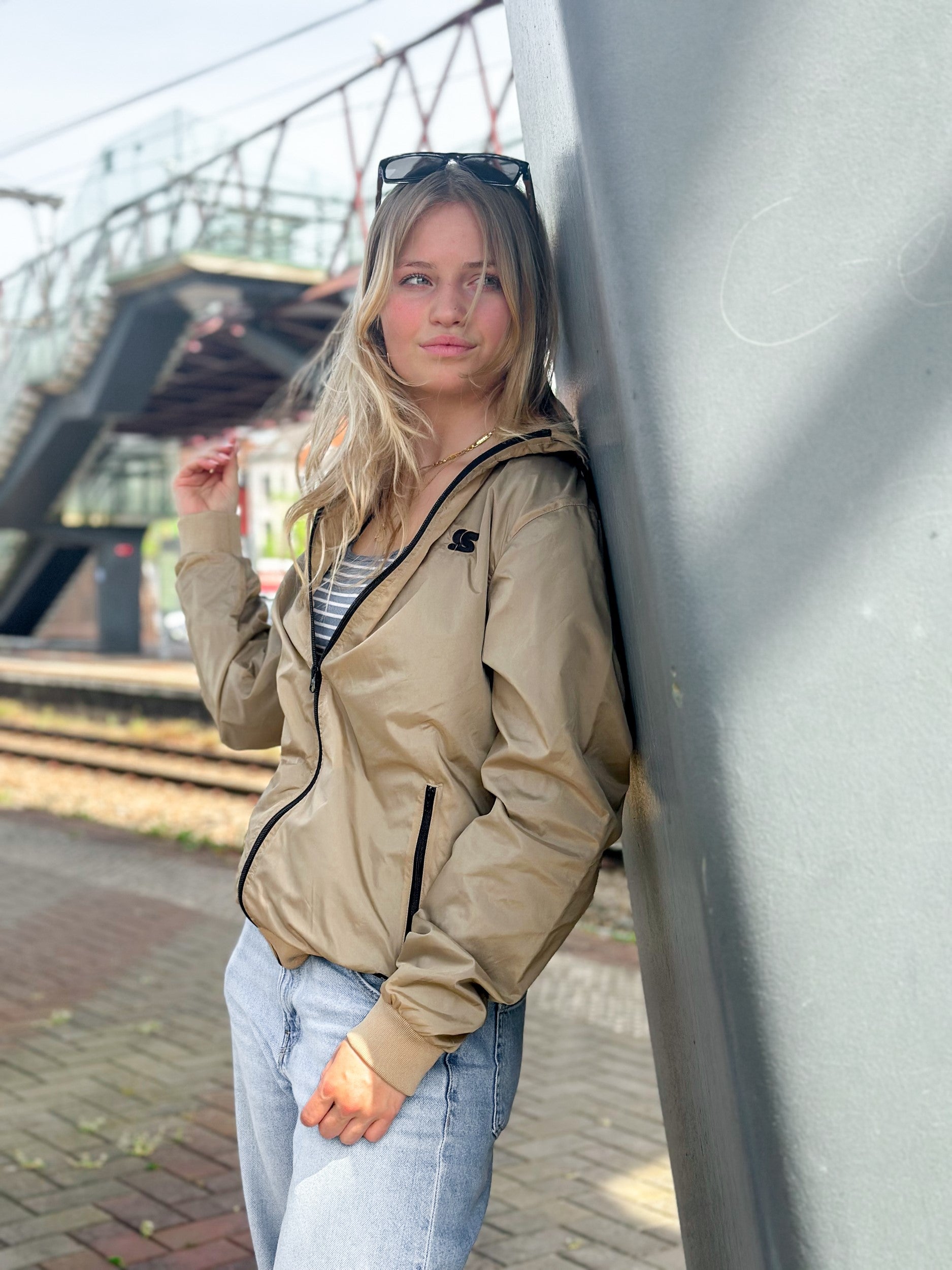 Sand Windbreaker / S Logo Black Embroidered Women