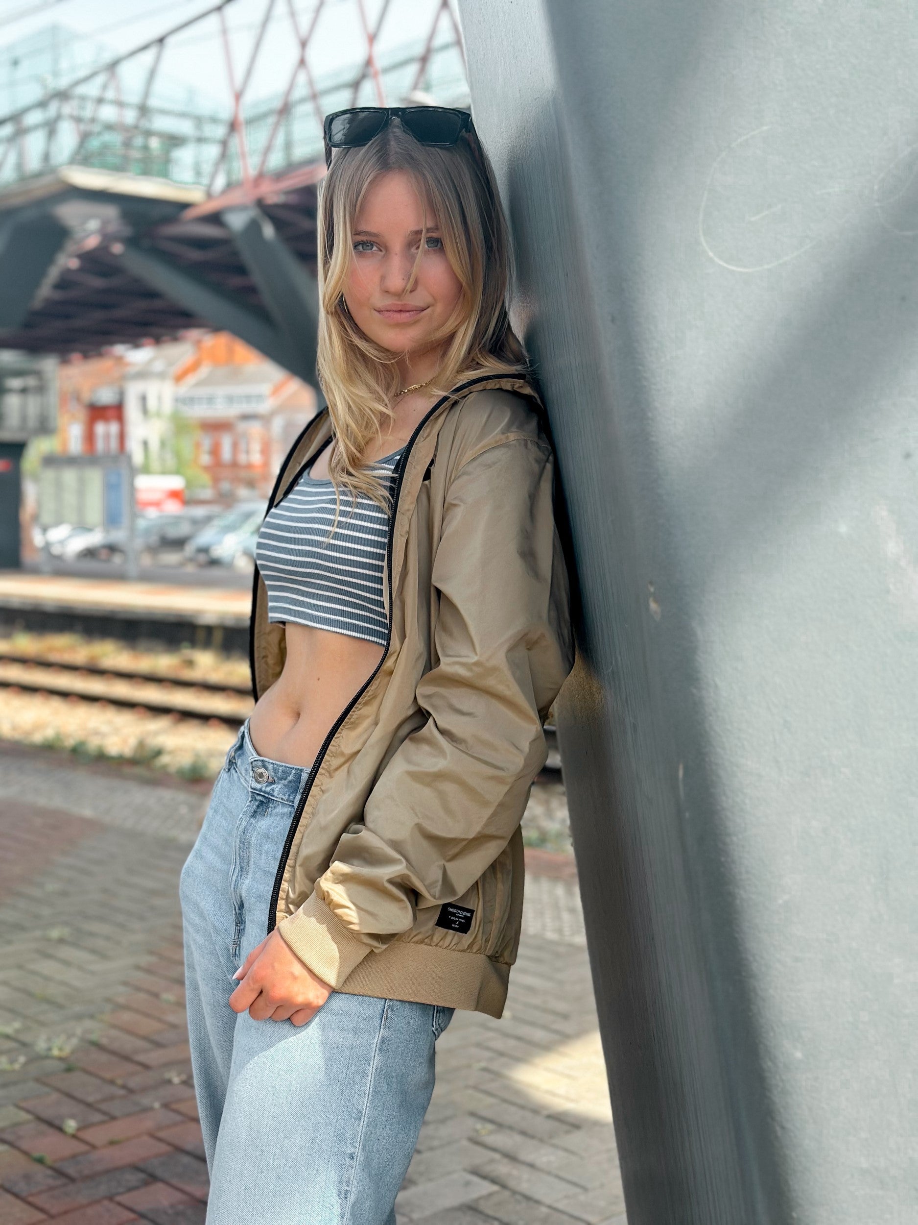 Sand Windbreaker / S Logo Black Embroidered Women