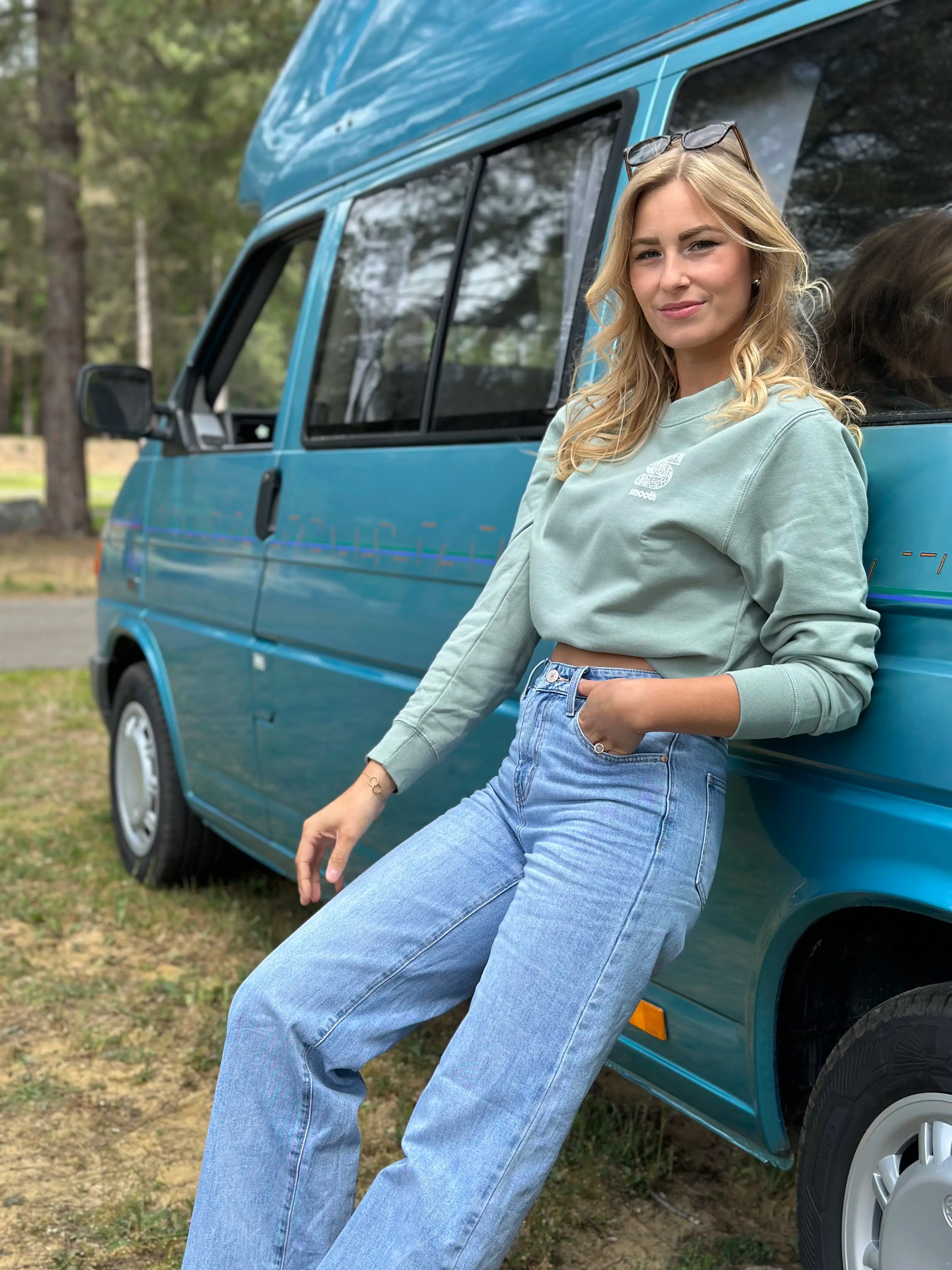 Dusty Green Crew / S Doodle White Front Women